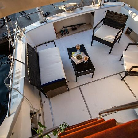 Magno II Boat Hotel Sant Adrià de Besòs Kültér fotó
