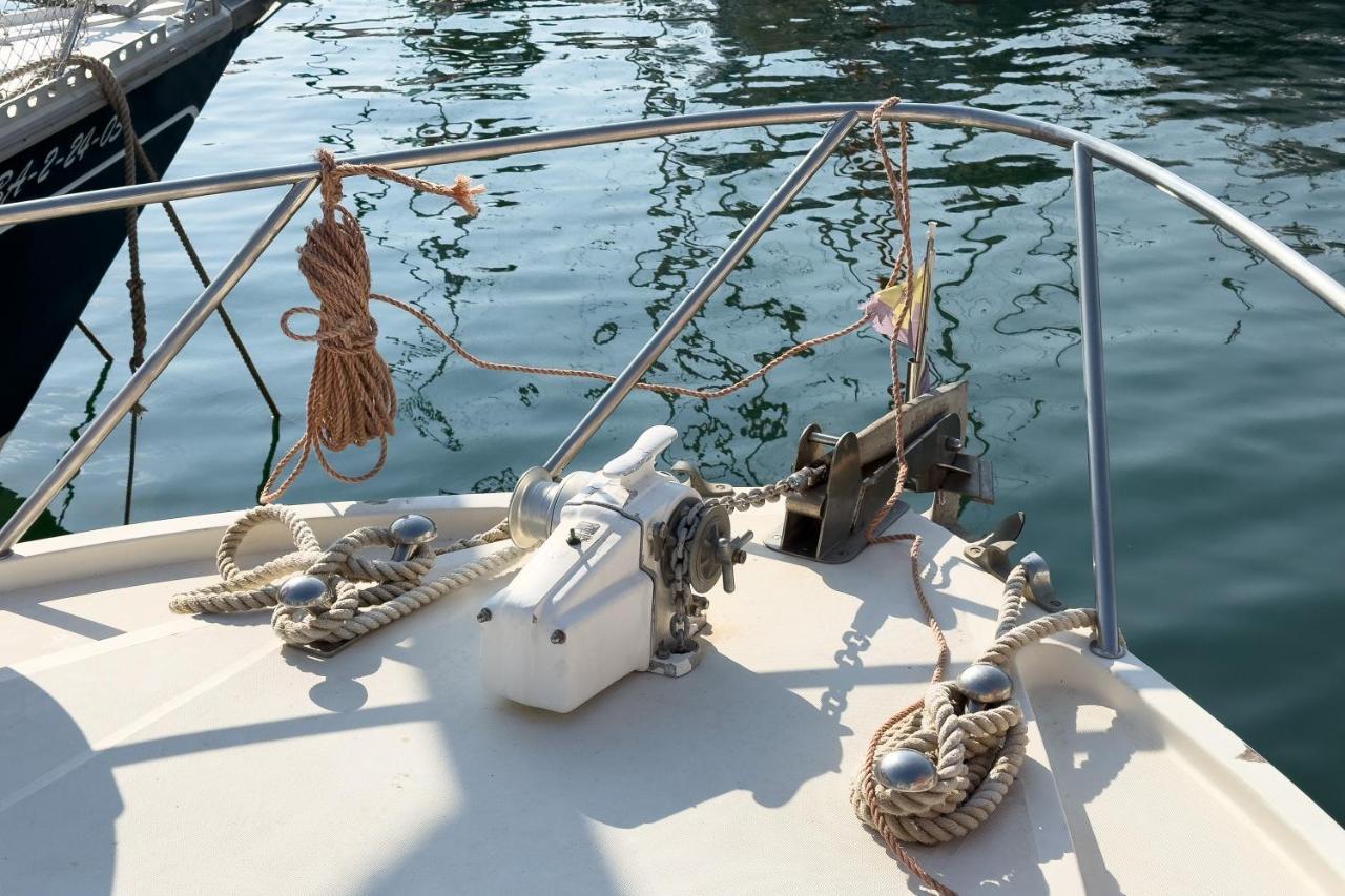 Magno II Boat Hotel Sant Adrià de Besòs Kültér fotó