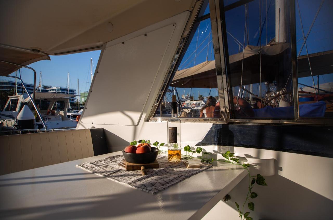 Magno II Boat Hotel Sant Adrià de Besòs Kültér fotó