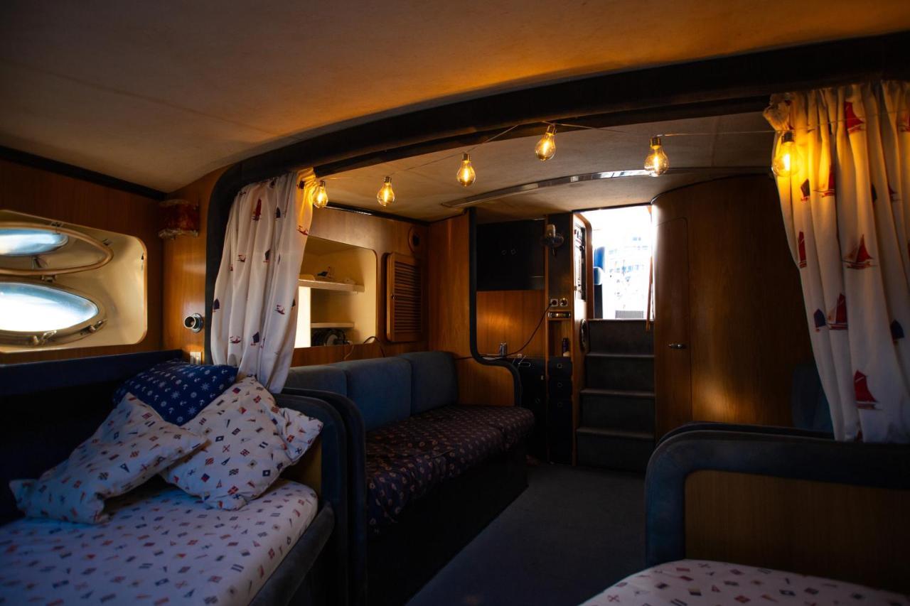 Magno II Boat Hotel Sant Adrià de Besòs Kültér fotó