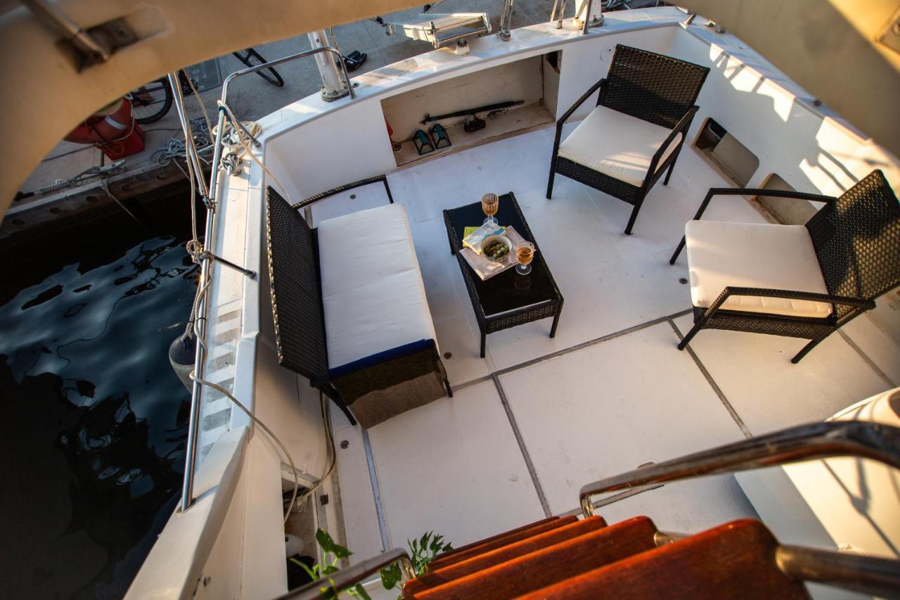 Magno II Boat Hotel Sant Adrià de Besòs Kültér fotó