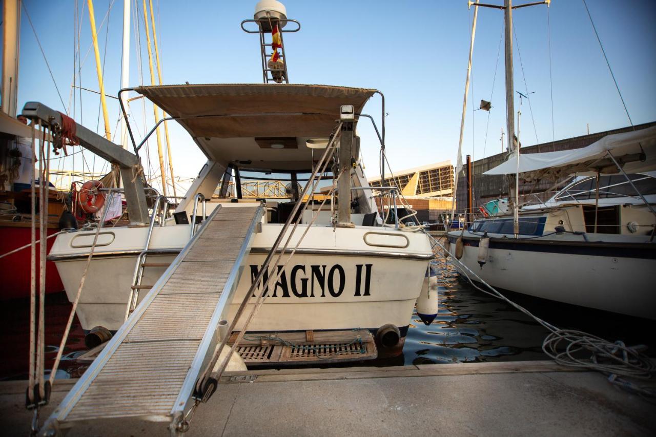 Magno II Boat Hotel Sant Adrià de Besòs Kültér fotó