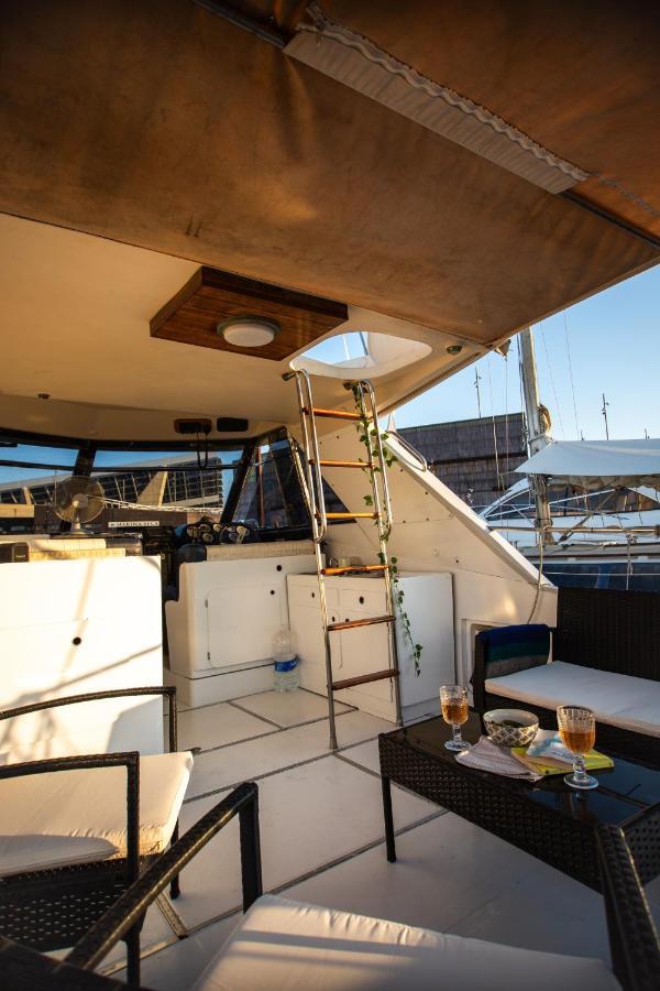 Magno II Boat Hotel Sant Adrià de Besòs Kültér fotó