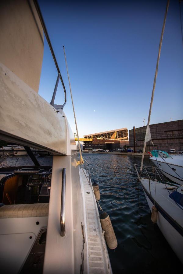 Magno II Boat Hotel Sant Adrià de Besòs Kültér fotó