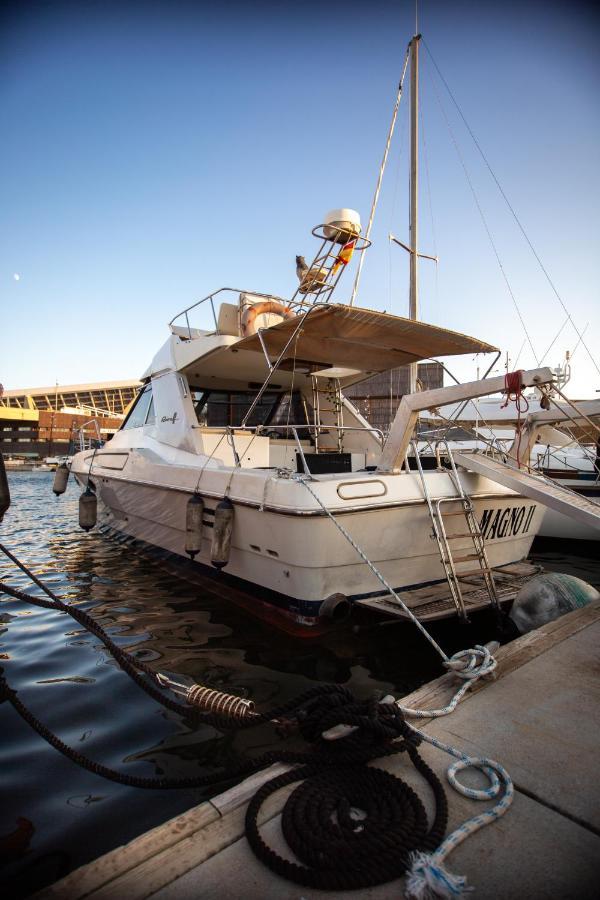 Magno II Boat Hotel Sant Adrià de Besòs Kültér fotó