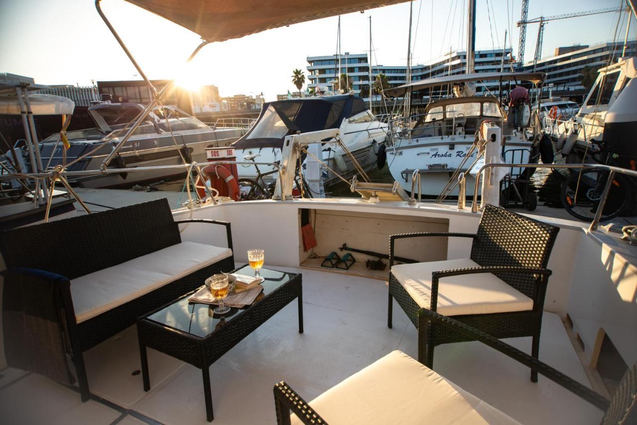 Magno II Boat Hotel Sant Adrià de Besòs Kültér fotó
