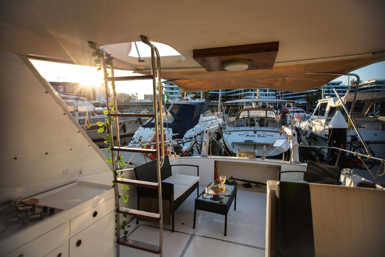 Magno II Boat Hotel Sant Adrià de Besòs Kültér fotó