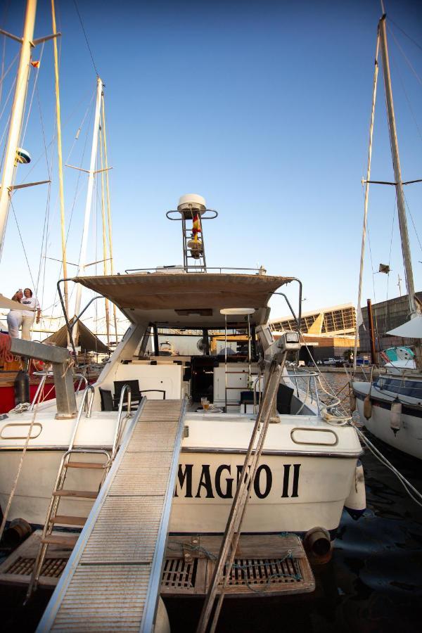 Magno II Boat Hotel Sant Adrià de Besòs Kültér fotó