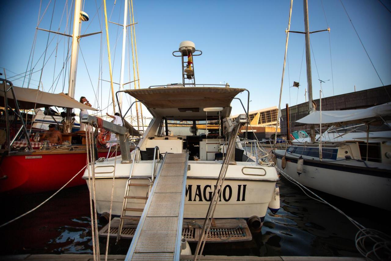 Magno II Boat Hotel Sant Adrià de Besòs Kültér fotó