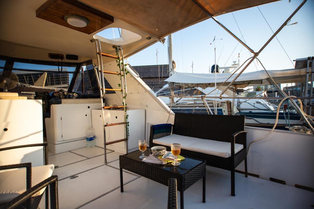 Magno II Boat Hotel Sant Adrià de Besòs Kültér fotó